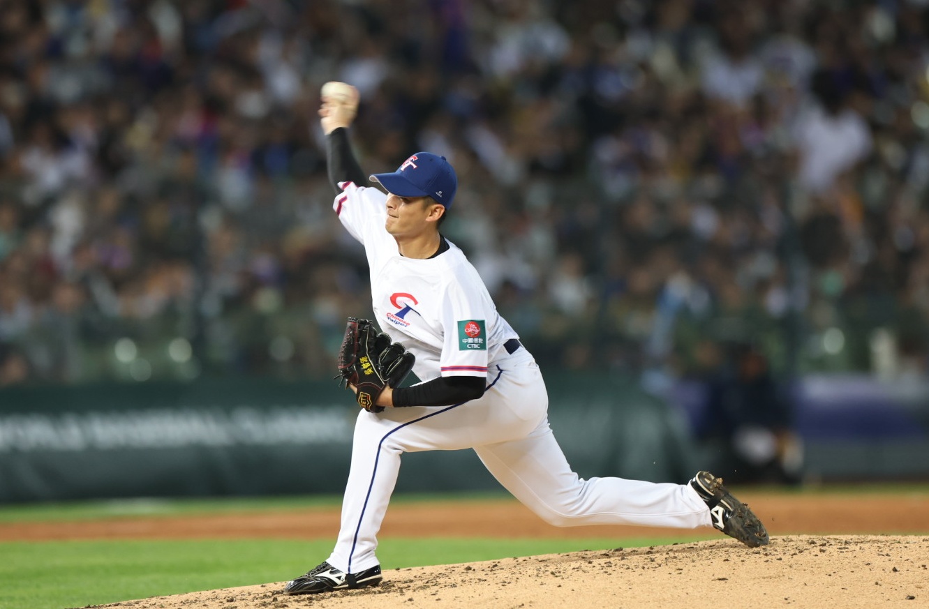 (圖)2023 World Baseball Classic opening game Chinese Taipei vs. The Netherlands, middle relief pitcher Wu Zhe-yuan took to the field at short notice and his 4.1 innings with no points lost made him a modern anti-Dutch hero.